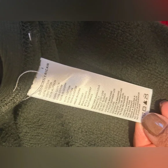 GOOD AMERICAN Cropped &
Cool Sweatshirt - Picture 5 of 6